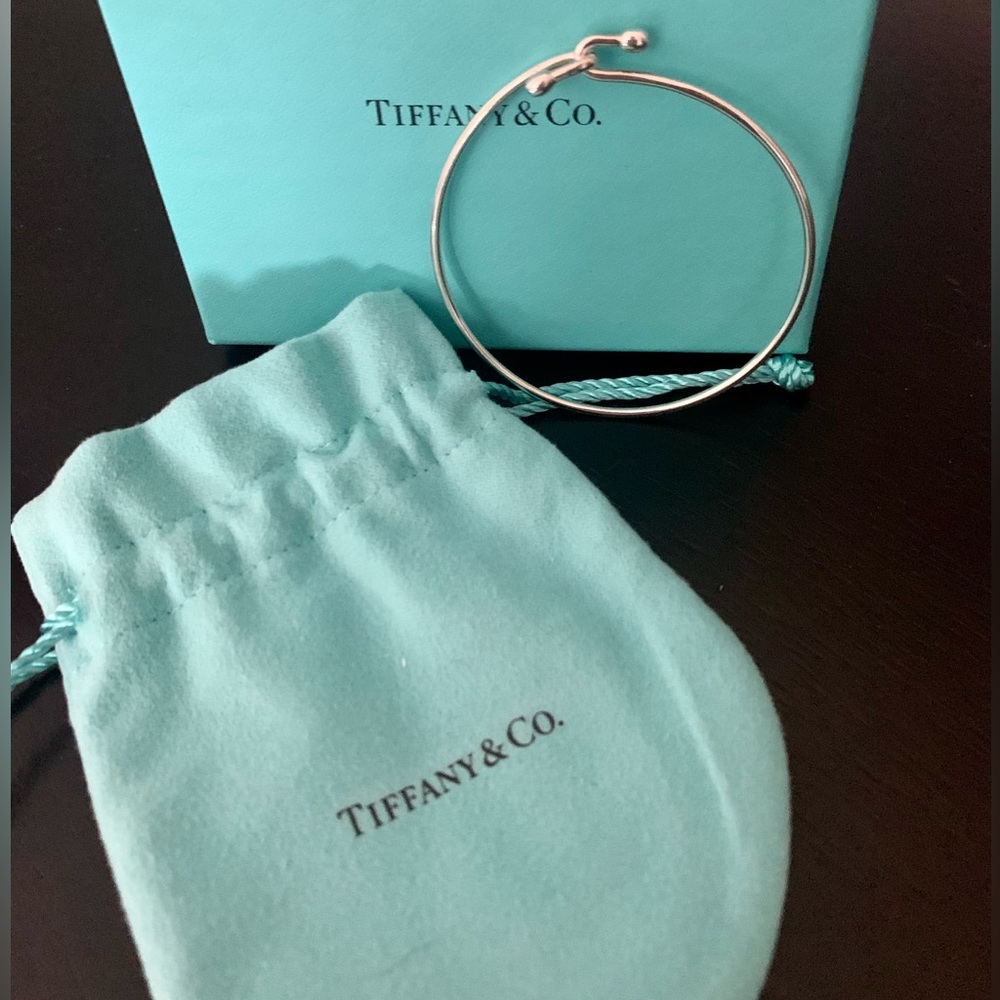 Tiffany & Co. Bracelet Narrow Wire
Hook Bangle Sterling Silver